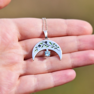 Lunula z Błękitnym Kamieniem